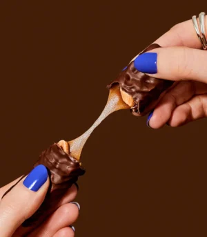 LoveRaw Arašidovo karamelna ploščica - loveraw snickers